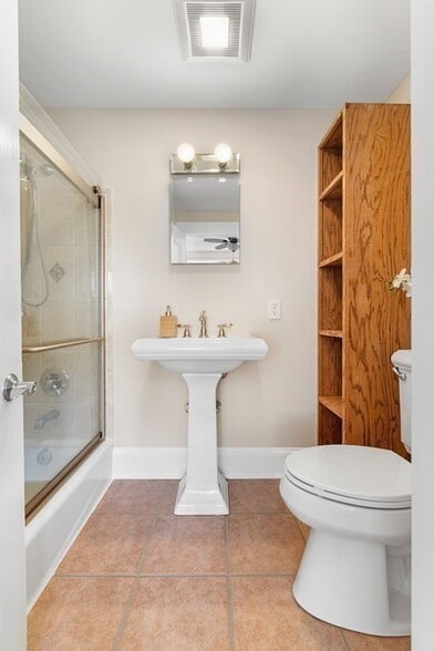 Building Photo - 520 Beacon St