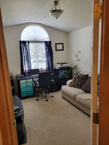 Building Photo - 456 Lavastone Ave