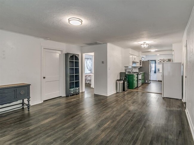 Building Photo - 621 N 16th St