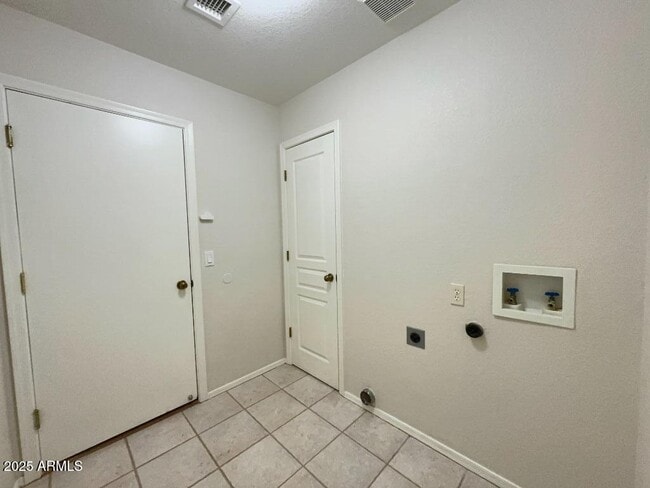 Building Photo - 3876 Camino del Vara