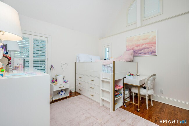 Building Photo - 20 Outlook Dr