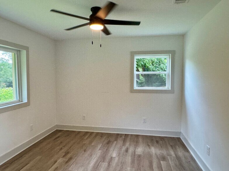Building Photo - 1473 Calhoun St Ln