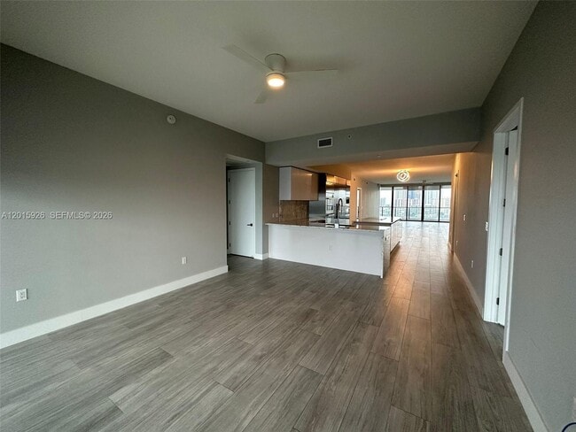 Building Photo - 5000 Island Estates Dr