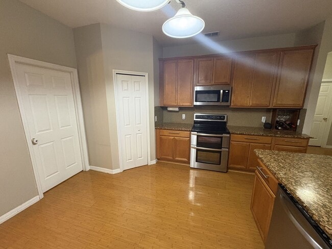 Building Photo - Florida Living Starts Here — Gated, Single-Story, Move-In Ready May 1!