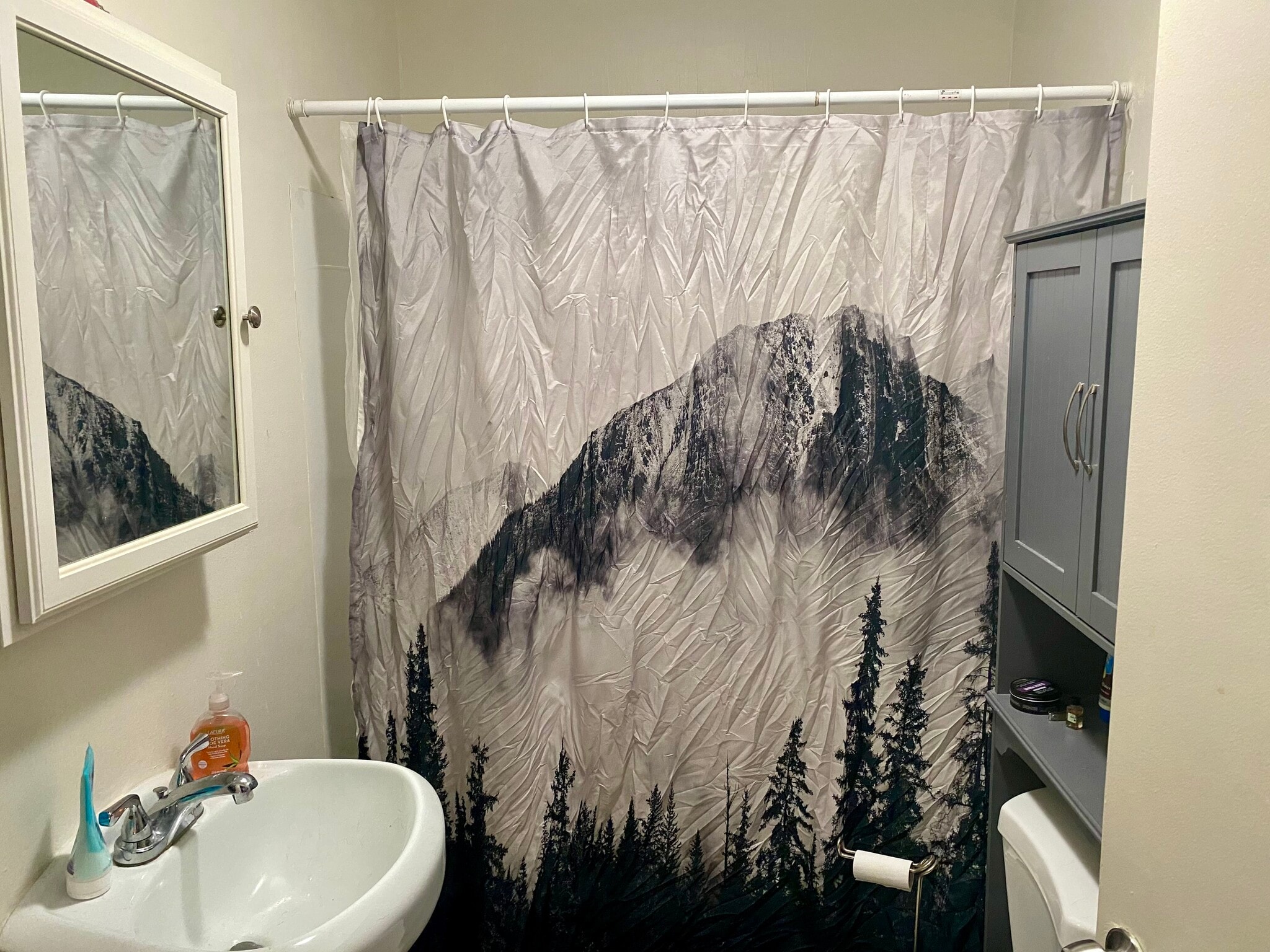 Bathroom - 4937 Hatfield St