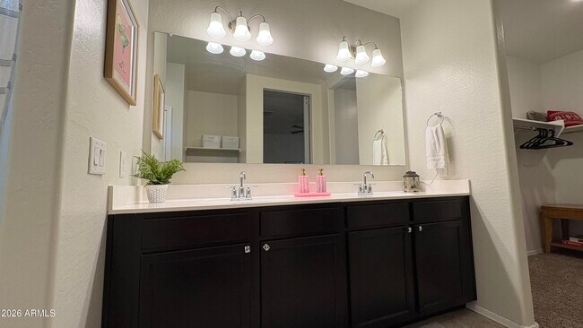 Building Photo - 30998 W Earll Dr