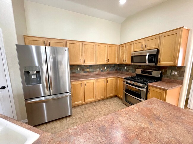 Building Photo - Beautiful 3 Bedroom Home in Cul de Sac!
