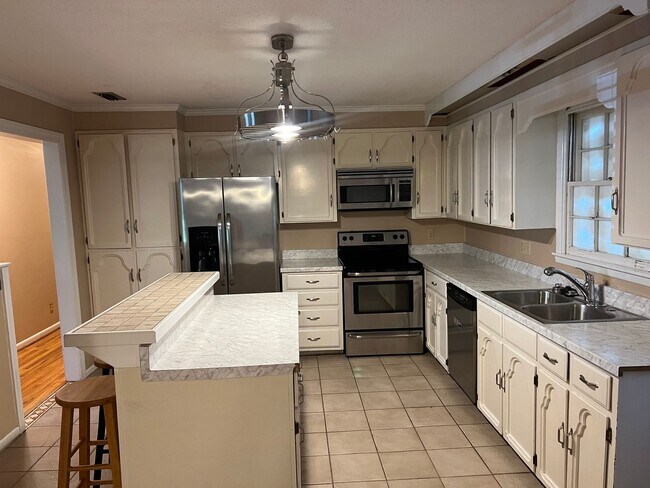 Building Photo - 110 Laurel Cir