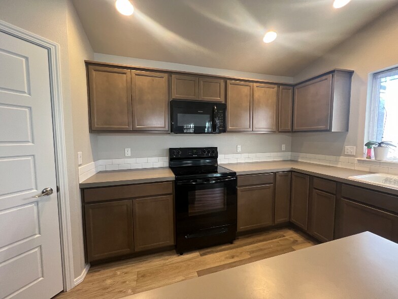 Building Photo - 11929 W Skyhaven St