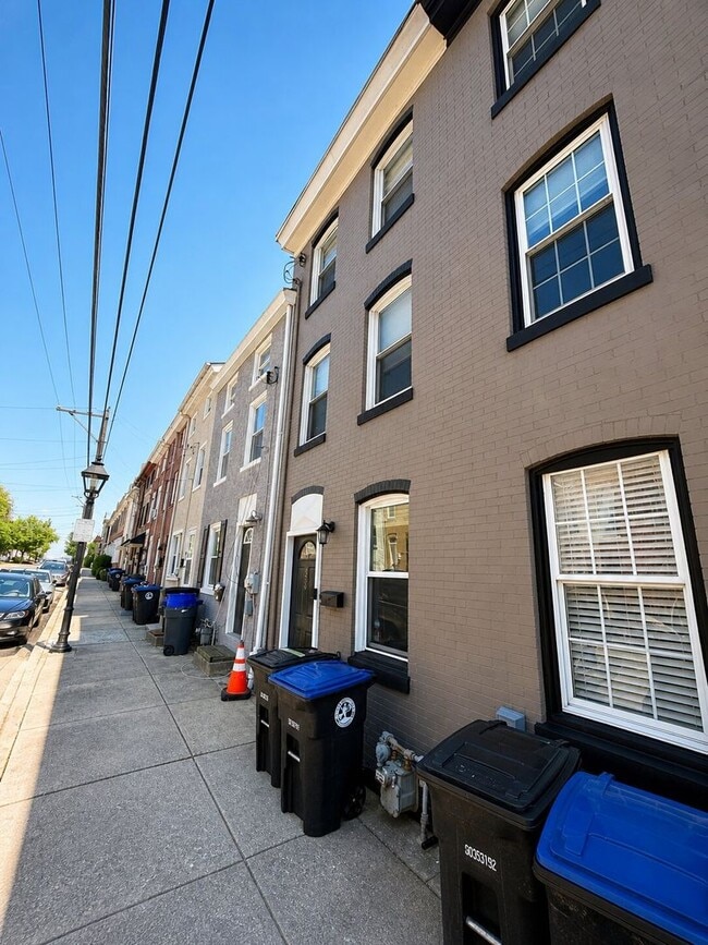 Building Photo - 359 E Hector St