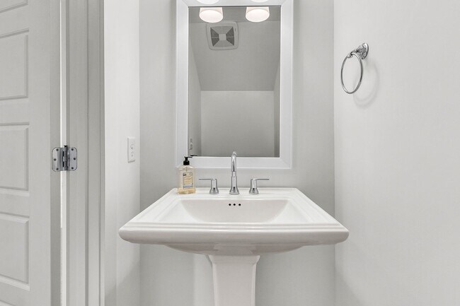 Building Photo - Must See Beautiful 3BR Home in Nexton with Primary Suite Downstairs and a Fenced in Yard & Upstai...