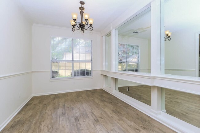 Building Photo - 14 E Trillium Cir
