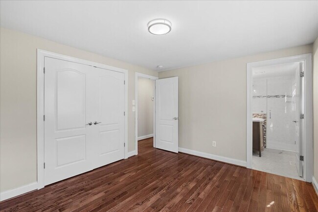 Building Photo - Available Now – Renovated 5BR / 3BA Home in Quiet Sterling Cul-de-Sac