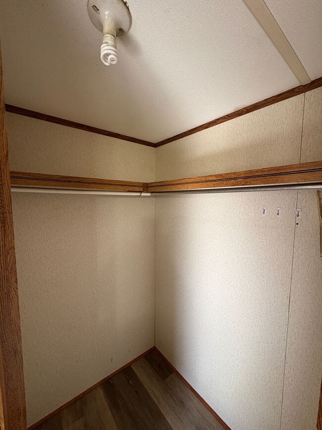 Building Photo - Spacious singlewide on private lot!