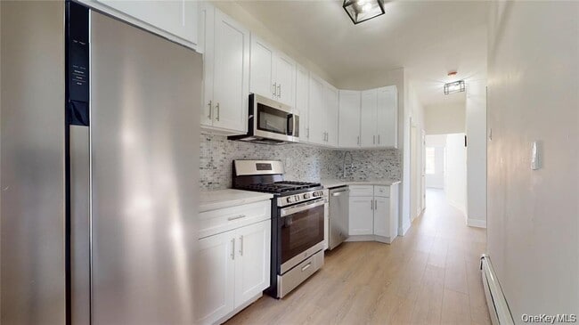 Building Photo - 549 Ashford St