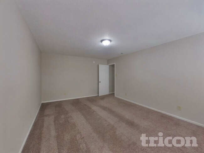 Building Photo - 10740 Wymm Ln