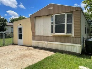 Building Photo - 5785 Sheli Ln