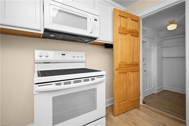 Building Photo - 2800 Chesterfield Blvd