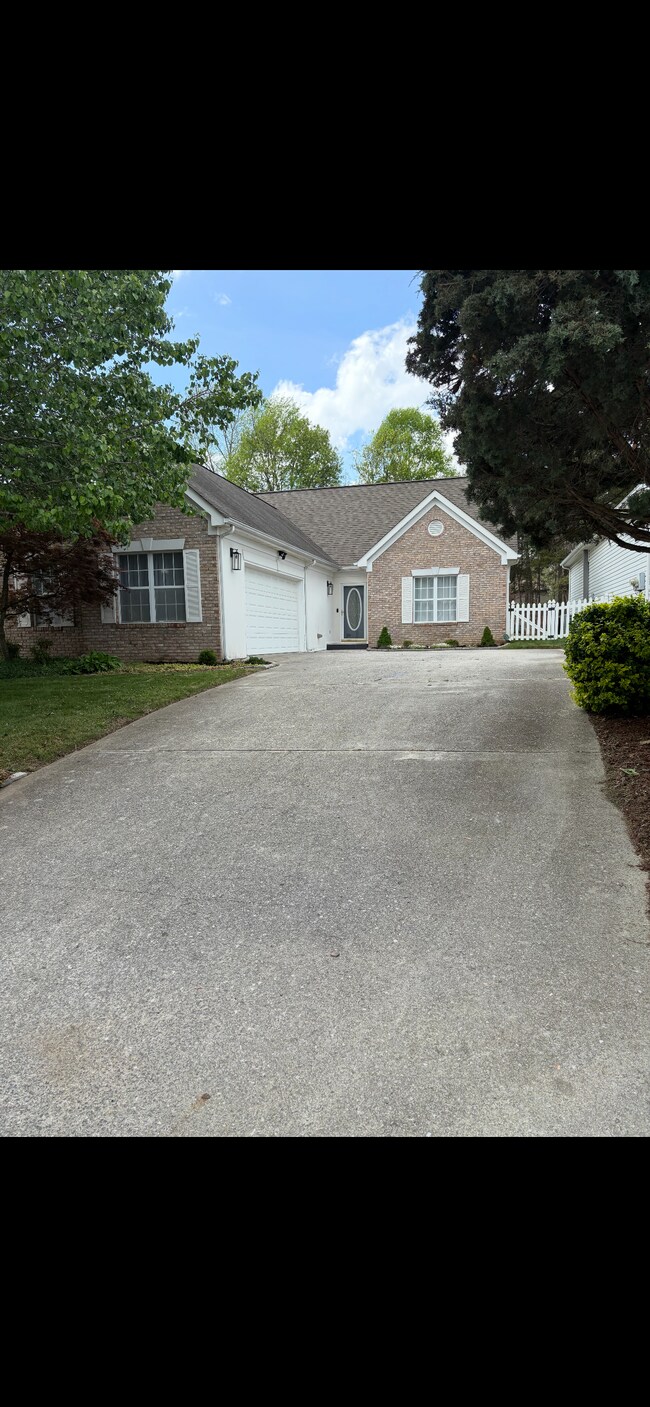 Building Photo - 2619 Kingsley Ct
