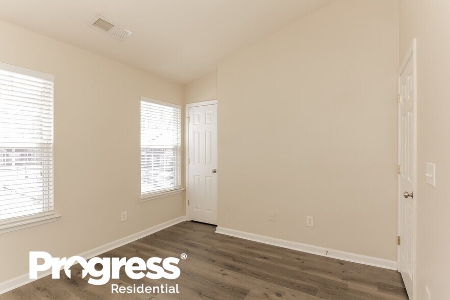 Building Photo - 17113 Greenlawn Hills Ct