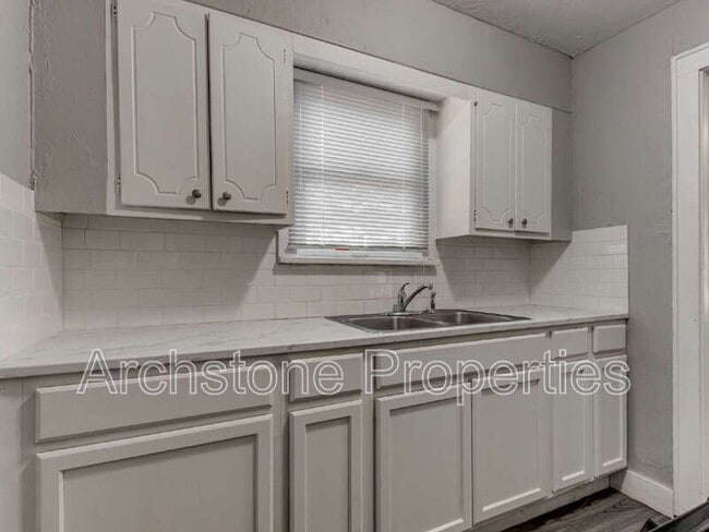Building Photo - 4409 N Military Ave