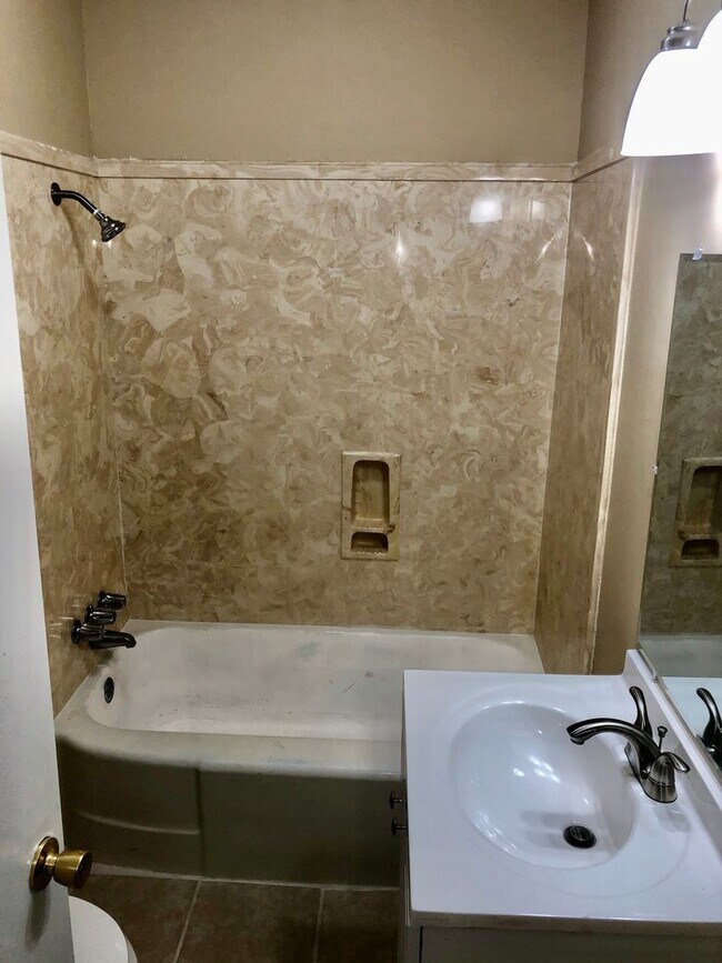 Building Photo - Biloxi 3 Bedroom
