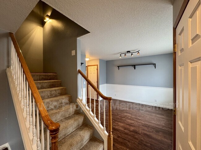 Building Photo - 741 SE Camellia Ct