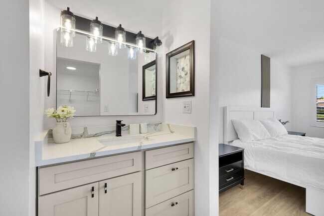 Building Photo - 12911 Briarlake Dr