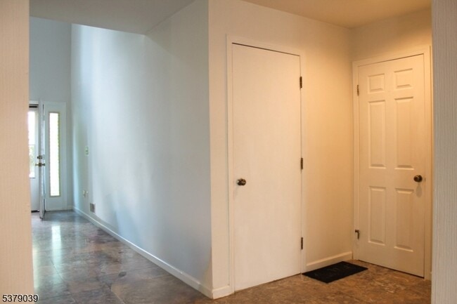 Building Photo - 15 Averell Dr