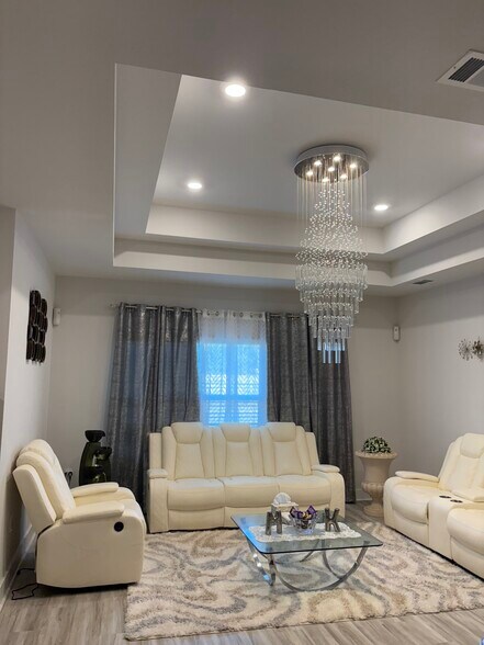 Building Photo - 5832 Sargassum Ln