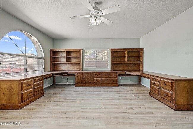 Building Photo - 1433 E Canyon Creek Dr