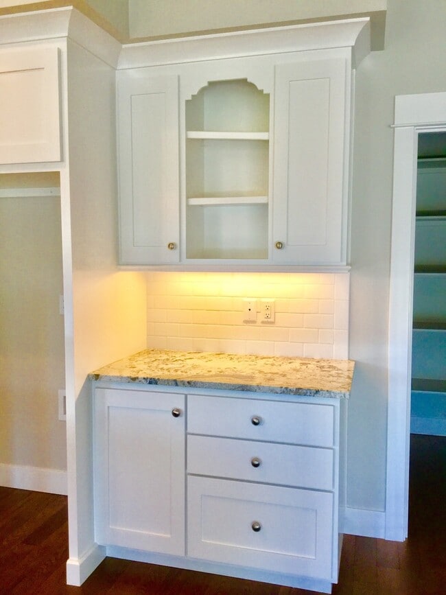 Building Photo - Stunning Newer Build in Stonegate Estates!!