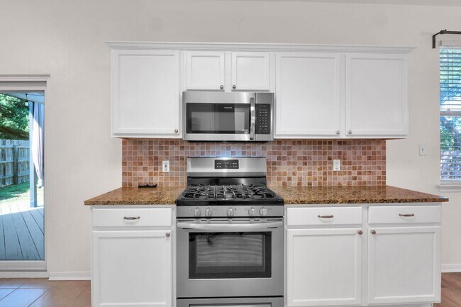 Building Photo - 6004 Mesa Verde Cir
