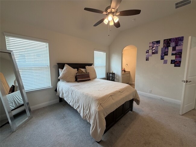 Building Photo - 9840 El Colina Dr
