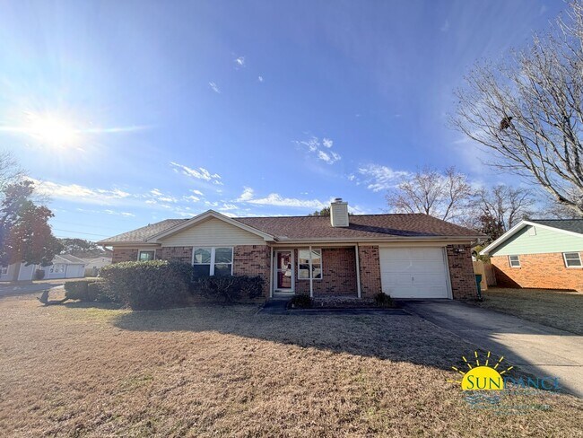 Building Photo - 4 miles from Hurlburt Field, 3 Bedroom beautiful home!