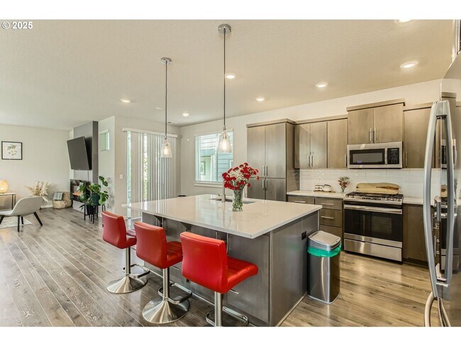 Building Photo - Modern Comfort in Happy Valley – 3BD/2.5BA...