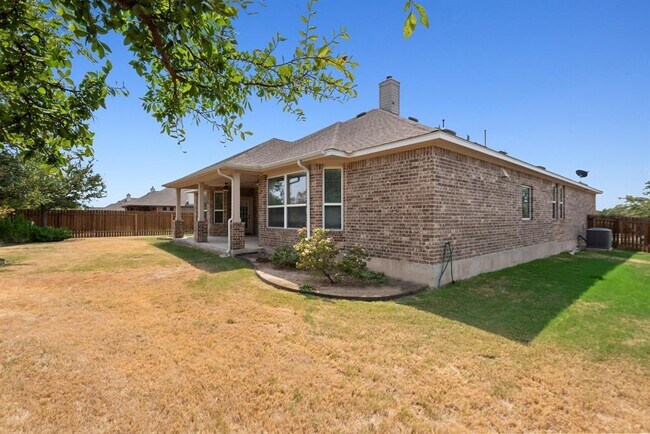 Building Photo - 880 Wild Rose Dr