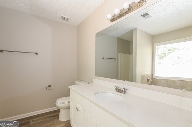 Building Photo - 125 Waters Edge Dr