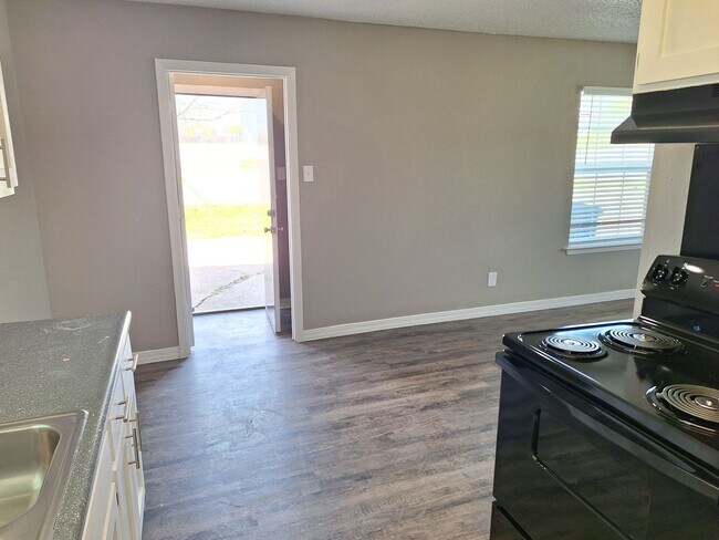Building Photo - 2815 Wheatfield Dr
