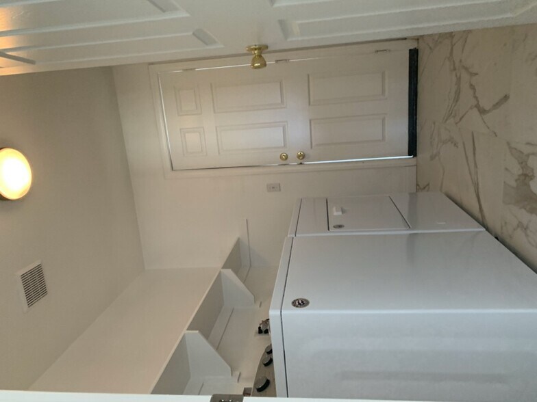 Building Photo - 9219 Canyon View Ave