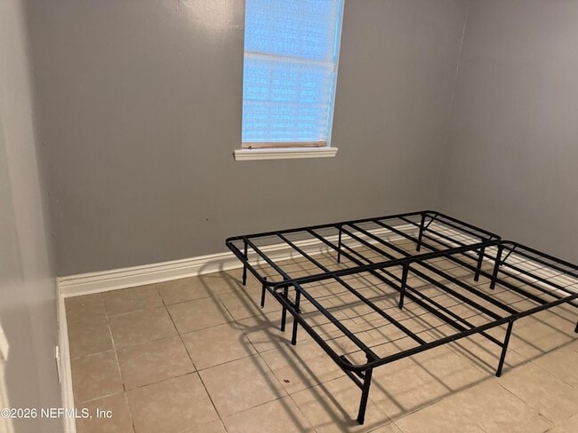 Building Photo - 1138 E 19th St