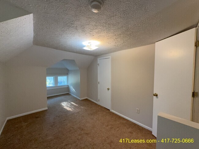 Building Photo - 2222 N Johnston Ave