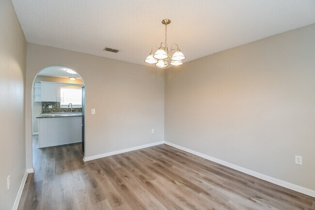 Building Photo - 7115 High Bluff Rd