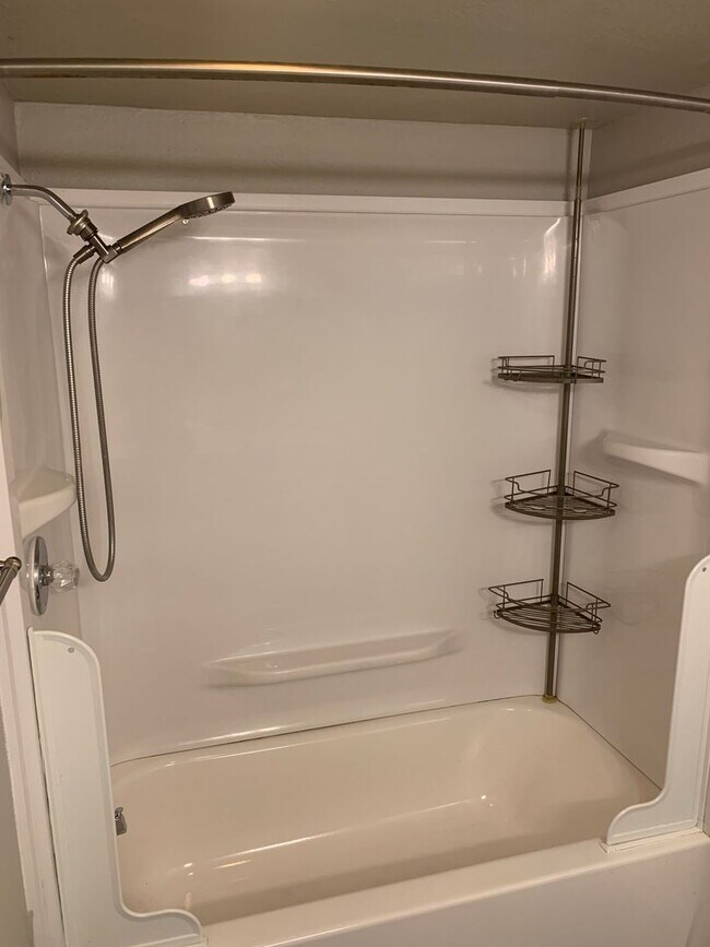 Building Photo - Spacious 4-Bedroom Home in Berkeley – Grea...