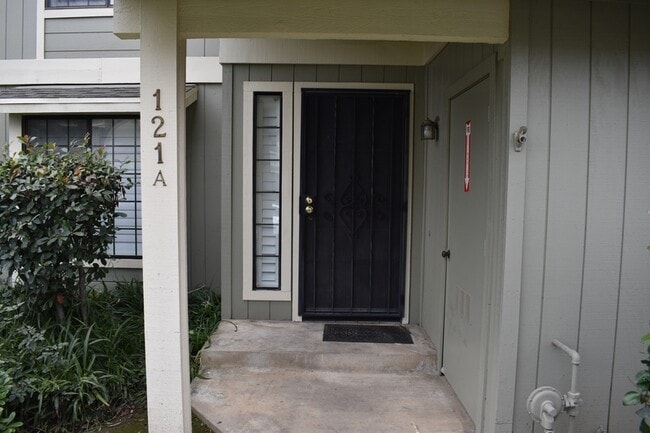 Building Photo - 4727 E Alamos Ave