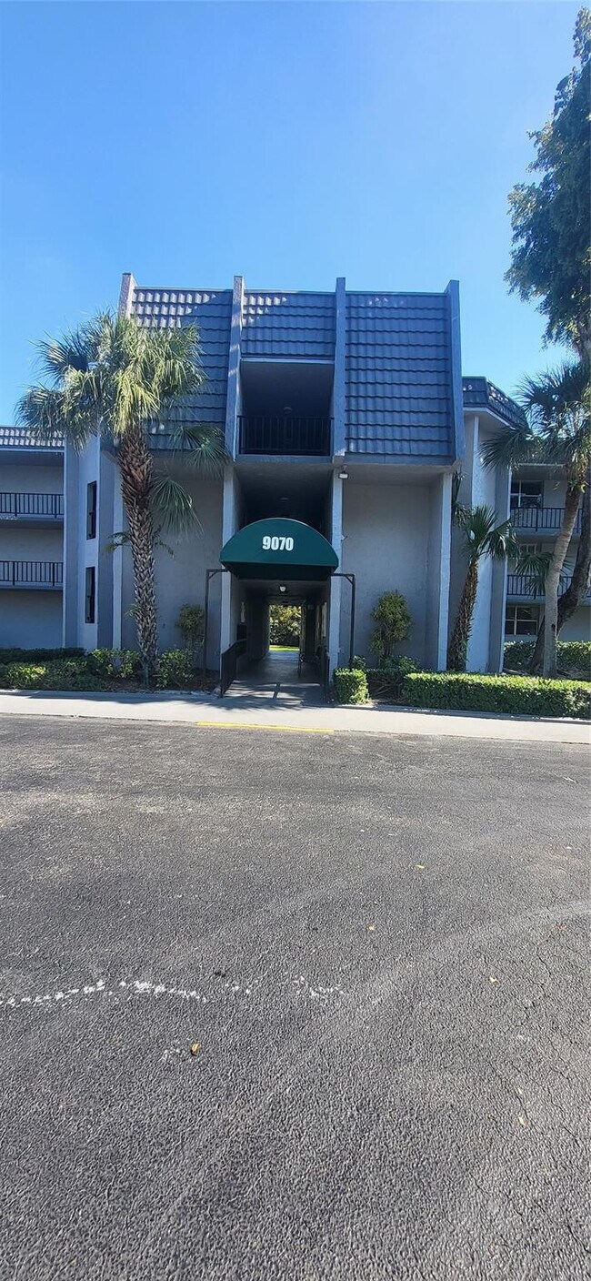 Building Photo - 9070 Lime Bay Blvd