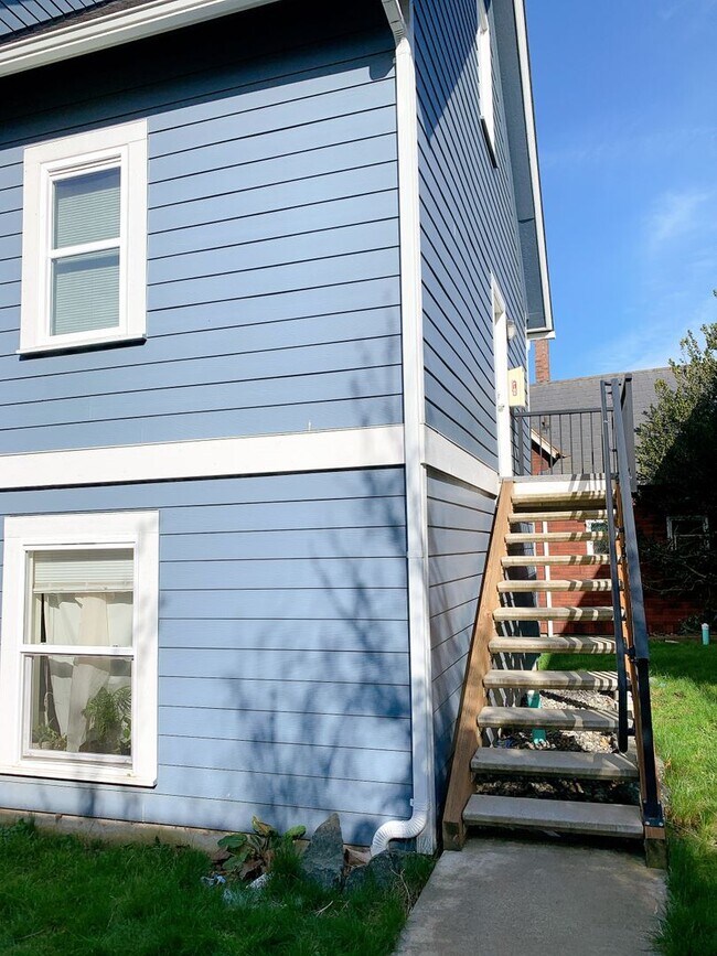 Building Photo - 1214 Billy Frank Jr. St