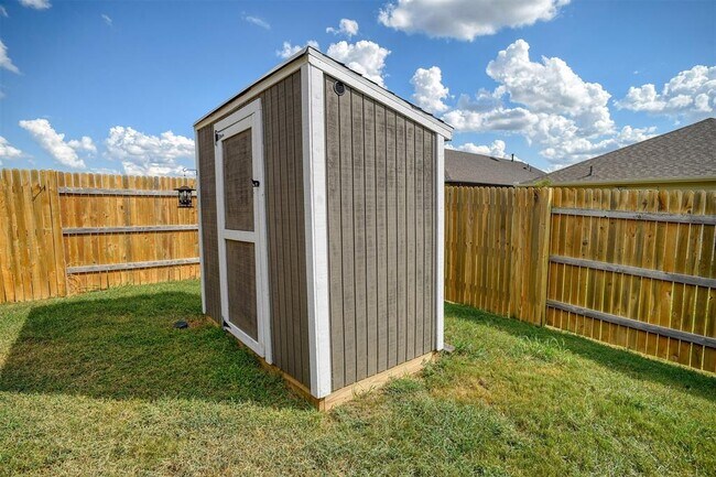 Building Photo - 205 Driftwood Ln