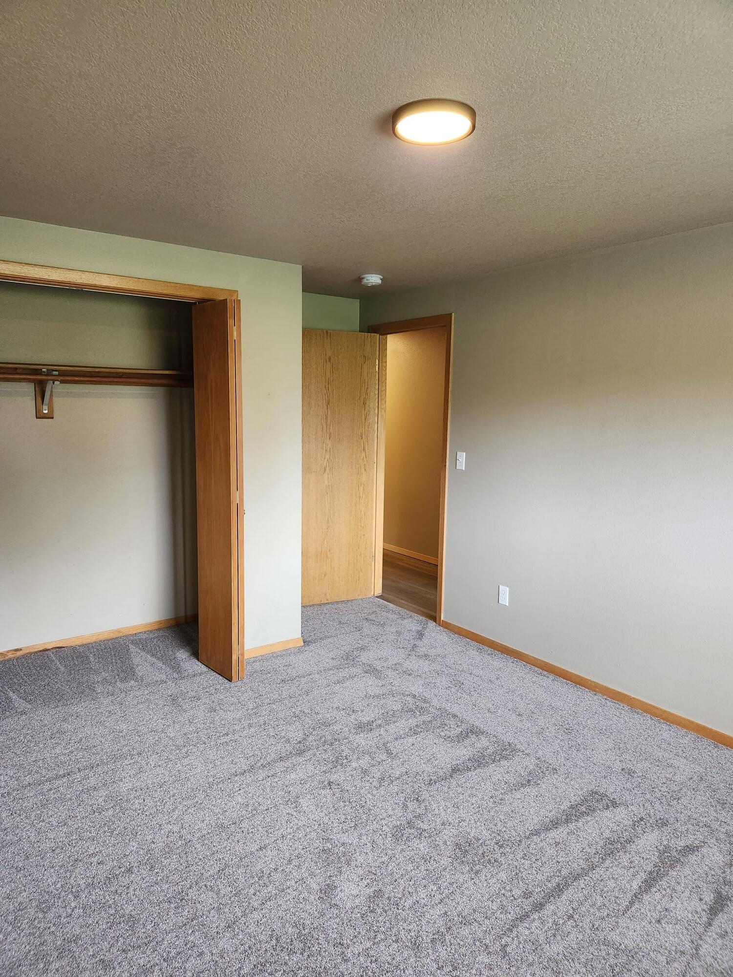 Building Photo - 341 Valley Grove Dr