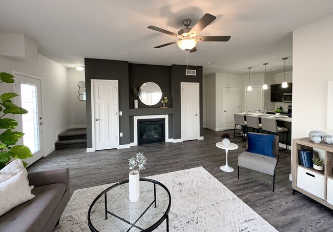 Building Photo - 2 Bed / 2.5 Bath Townhome for rent in Cottage Grove!